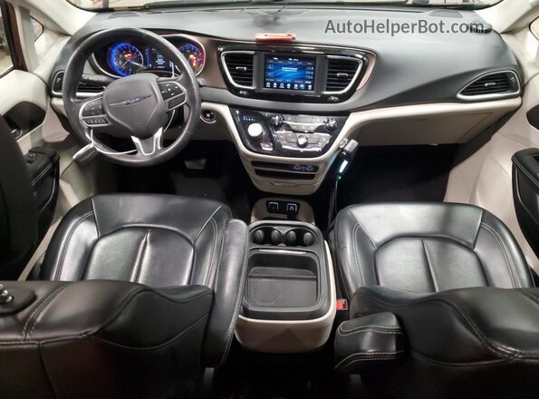 2C4RC1DG9MR511715 2021 CHRYSLER VOYAGER Красный Вид панели приборов