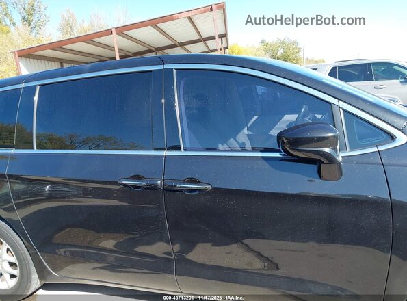 2C4RC1FG9LR237444 2020 CHRYSLER PACIFICA Black Rear interior view