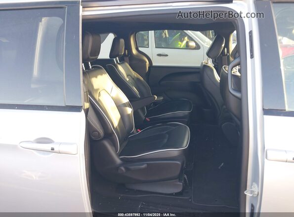 2C4RC1S77PR609309 2023 CHRYSLER PACIFICA Gray Vista de la etiqueta del VIN