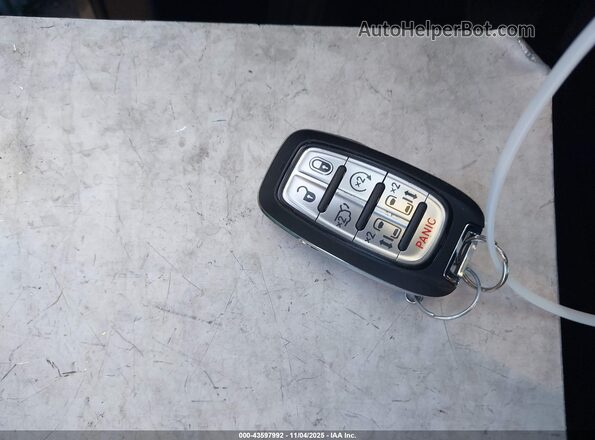 2C4RC1S77PR609309 2023 CHRYSLER PACIFICA Gray Vista del salpicadero