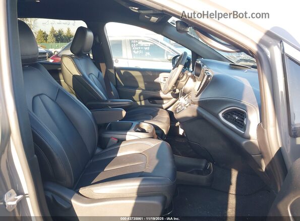 2C4RC1S7XSR572510 2025 CHRYSLER PACIFICA Серый Вид салона спереди