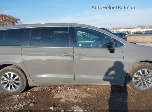 2C4RC1S7XSR572510 2025 CHRYSLER PACIFICA Серый Вид задней части салона
