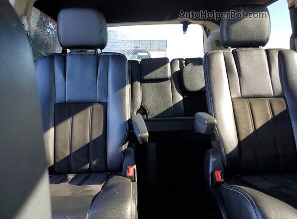 2C4RDGCG6LR178874 2020 DODGE GRAND Red Rear seats view