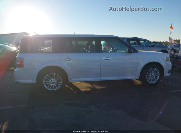 2FMGK5C82HBA13538 2017 FORD FLEX Кремовый Вид задней части салона