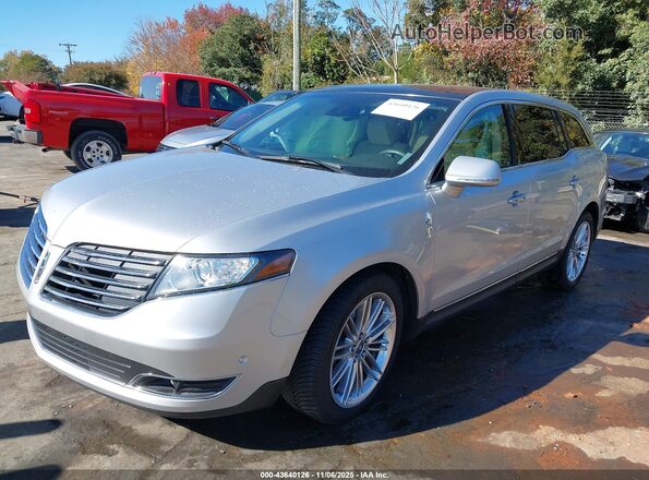 2LMHJ5AT0KBL01911 2019 LINCOLN MKT Silver Vista tres cuartos delantera izquierda