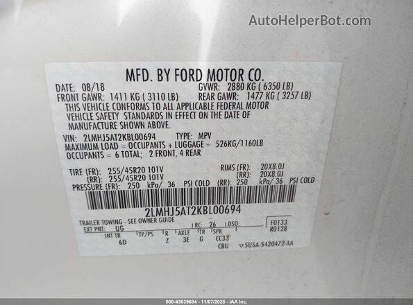 2LMHJ5AT2KBL00694 2019 LINCOLN MKT White Vista del compartimento del motor