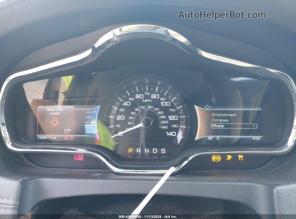 2LMHJ5FK8JBL00875 2018 LINCOLN MKT Cream Widok tylnych siedzeń