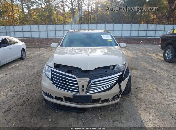 2LMHJ5FK8JBL00875 2018 LINCOLN MKT Cream Widok zestawu wskaźników