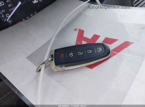 2LMHJ5FK8JBL00875 2018 LINCOLN MKT Cream Widok deski rozdzielczej