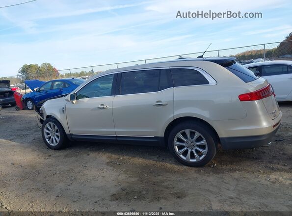 2LMHJ5FK8JBL00875 2018 LINCOLN MKT Cream Widok wnętrza 360 stopni