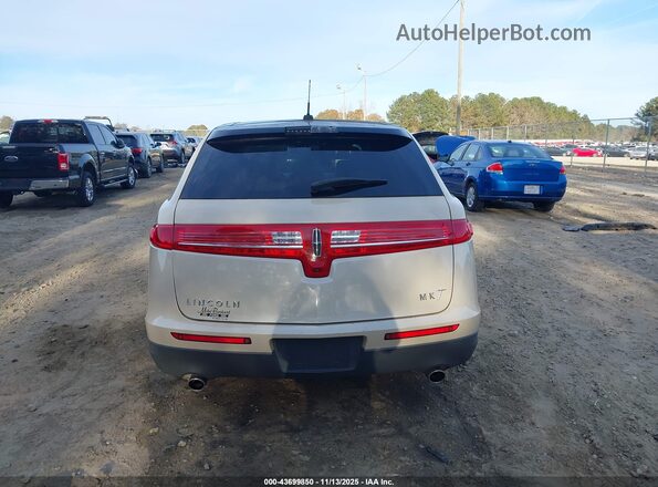 2LMHJ5FK8JBL00875 2018 LINCOLN MKT Cream 