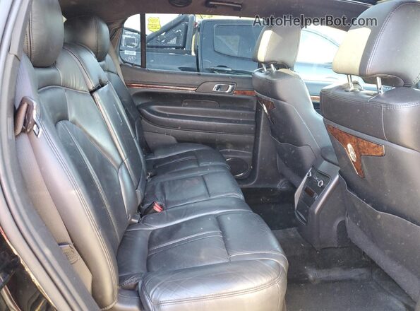 2LMHJ5NK2HBL01824 2017 LINCOLN MKT Black Հետևի նստատեղերի տեսք