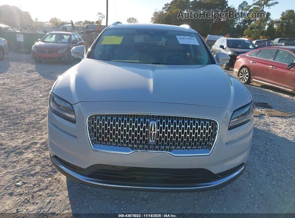 2LMPJ6J91NBL08134 2022 LINCOLN NAUTILUS Cream Vista interior trasera