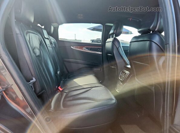 2LMPJ6K91LBL14060 2020 LINCOLN NAUTILUS Gray Rear seats view