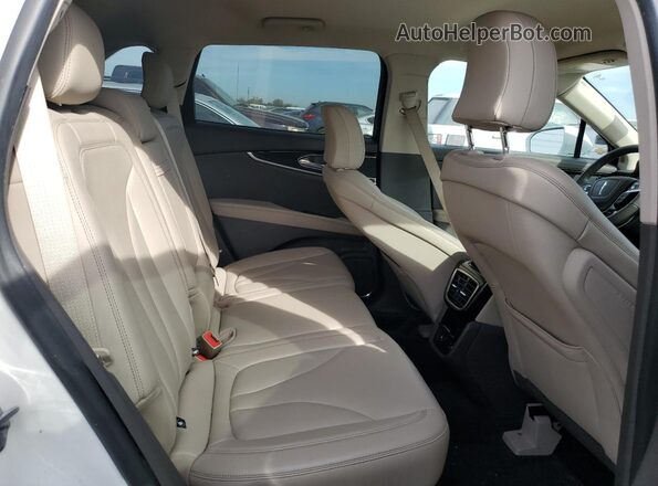2LMPJ8J98NBL17067 2022 LINCOLN NAUTILUS White Vista de los asientos traseros