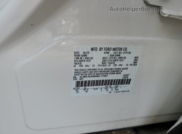 2LMPJ8J98NBL17067 2022 LINCOLN NAUTILUS White Vista del compartimento del motor