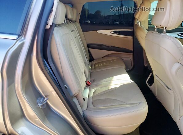 2LMPJ8J9XLBL28052 2020 LINCOLN NAUTILUS Gold Rear interior view