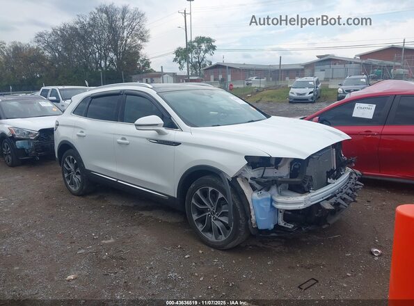 2LMPJ8K99NBL08683 2022 LINCOLN NAUTILUS White Вид задньої частини салону