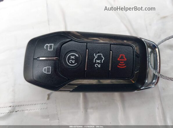 2LMTJ8LP3GBL22268 2016 LINCOLN MKX Белый Вид панели приборов