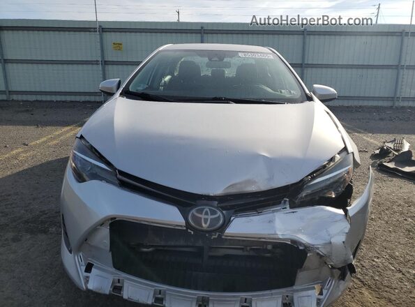 2T1BURHE4JC033656 2018 TOYOTA LL Silver Widok z przodu