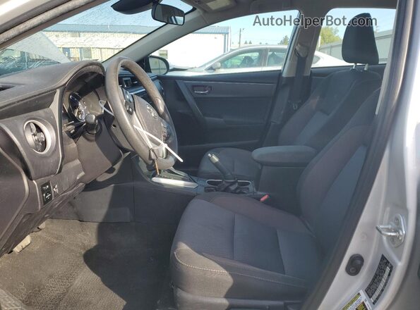 2T1BURHE4JC033656 2018 TOYOTA LL Silver Widok wnętrza z przodu