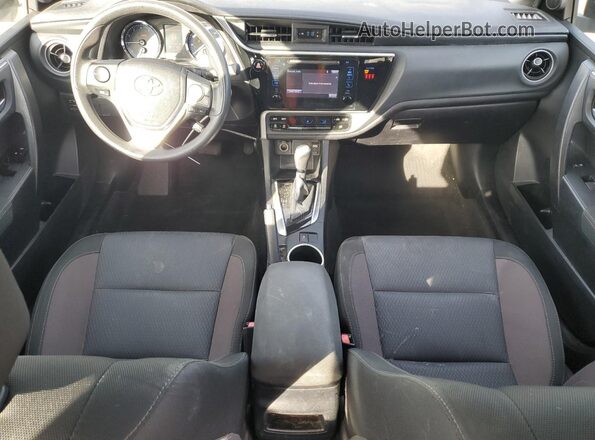 2T1BURHE4JC033656 2018 TOYOTA LL Silver Widok deski rozdzielczej