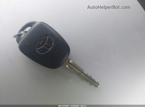2T1BURHE7JC073245 2018 TOYOTA LL Red Вид панелі приладів