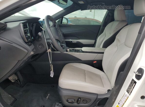 2T2BAMBA8RC024550 2024 LEXUS RX White Widok wnętrza z przodu