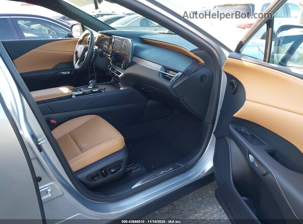 2T2BBMCA2RC052002 2024 LEXUS RX 350H Silver Front interior view