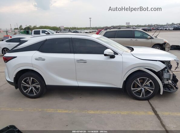 2T2BBMCAXRC037151 2024 LEXUS RX 350H White Vista interior trasera