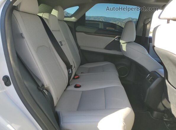 2T2HZMAA8LC170281 2020 LEXUS RX White Widok wnętrza z tyłu