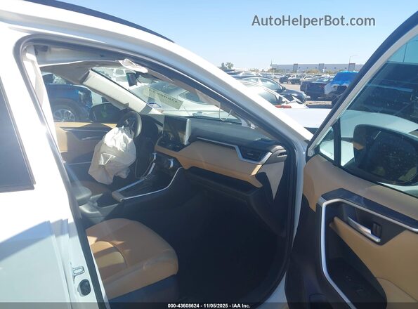 2T3C1RFV8PW280581 2023 TOYOTA LE White Front interior view