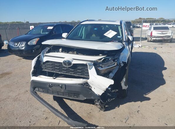 2T3C1RFV8PW280581 2023 TOYOTA LE White Front view