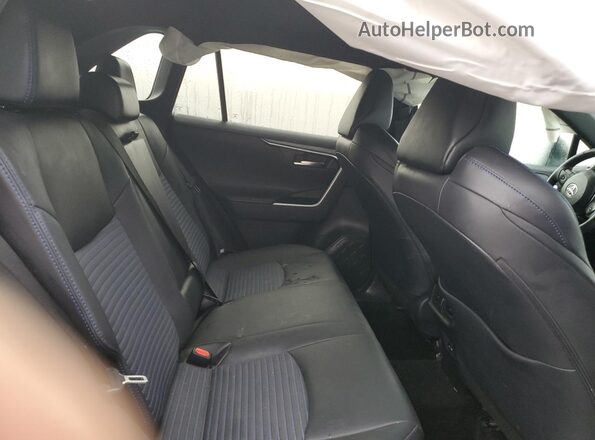 2T3E6RFV0NW029948 2022 TOYOTA RAV4 Silver Widok wnętrza z tyłu