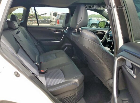 2T3E6RFV4RW051733 2024 TOYOTA RAV4 White Widok wnętrza z tyłu