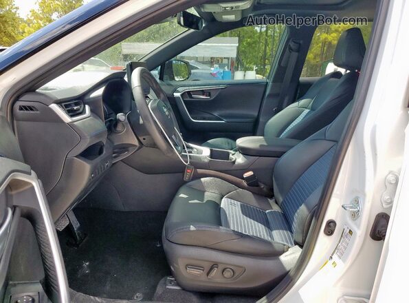 2T3E6RFV4RW051733 2024 TOYOTA RAV4 White Widok wnętrza z przodu