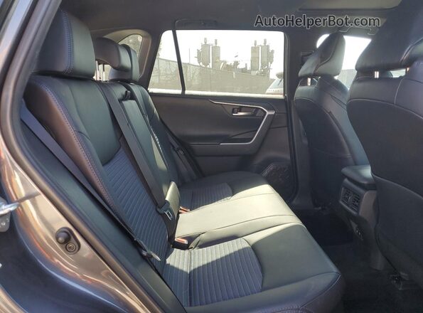 2T3EWRFV9LW049354 2020 TOYOTA RAV4 Gray Vista interior trasera