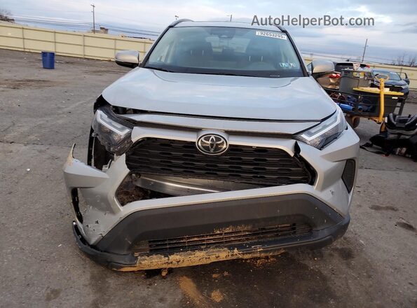 2T3P1RFV1PW354585 2023 TOYOTA LE Silver Widok z przodu
