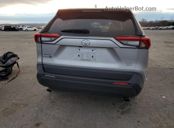 2T3P1RFV1PW354585 2023 TOYOTA LE Silver Widok z tyłu