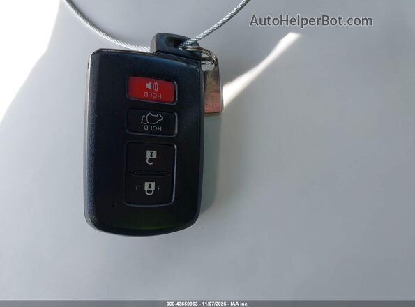 2T3WFREV8HW405239 2017 TOYOTA LE Бордовый Вид панели приборов