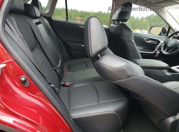 2T3Y1RFV4PW294046 2023 TOYOTA LIMITED Burgundy Vista de los asientos traseros