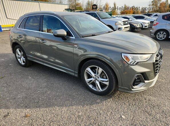 WA1EECF31L1022611 2020 AUDI Q3 Gray Front view