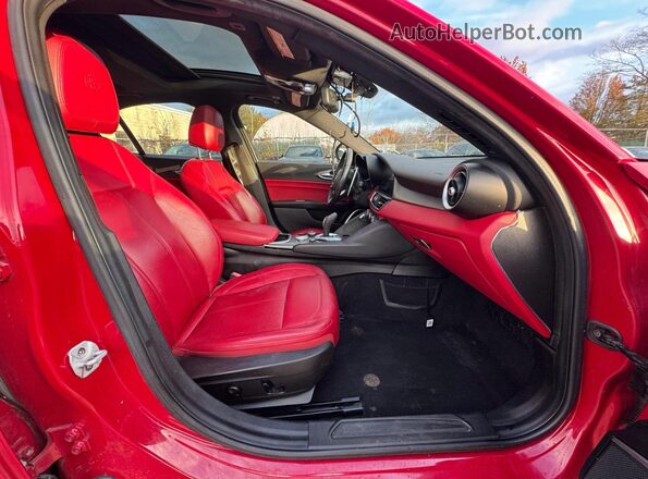 ZARFAMAN4L7626063 2020 ALFA ROMEO GIULIA Red Front interior view