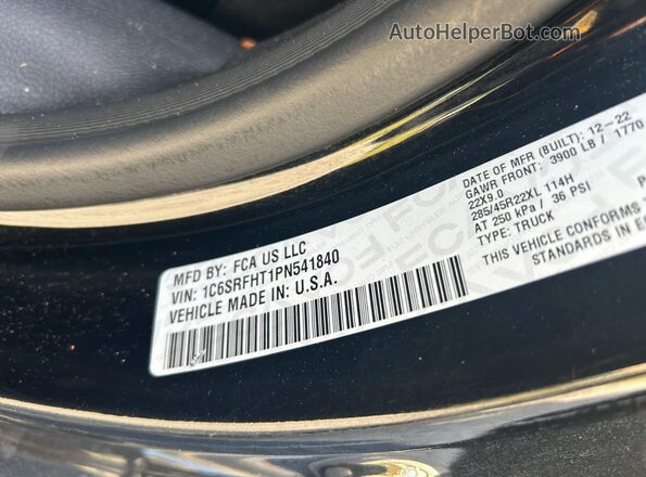 1C6SRFHT1PN541840 2023 RAM 1500 Black Vista interior trasera