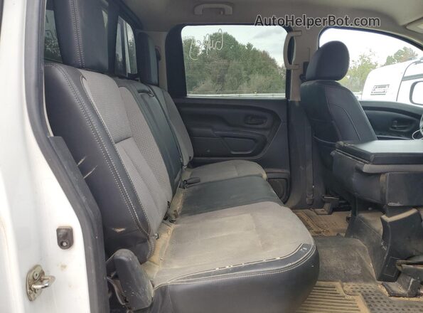 1N6AA1EK2HN536848 2017 NISSAN TITAN White Вид задньої частини салону