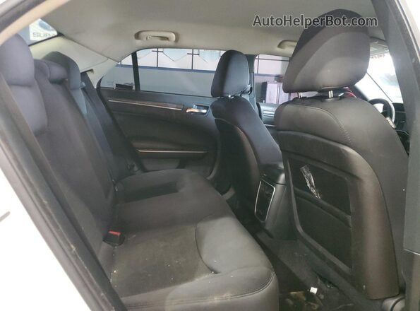 2C3CCAAG0JH308146 2018 CHRYSLER 300 White Widok wnętrza z tyłu