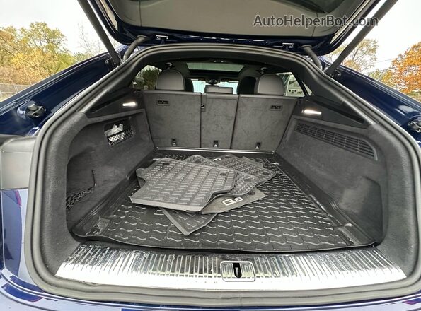WA1EVAF18MD015075 2021 AUDI Q8 Blue 360 interior view