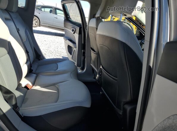 3C4NJCBB3NT176327 2022 JEEP COMPASS Silver Widok wnętrza z tyłu