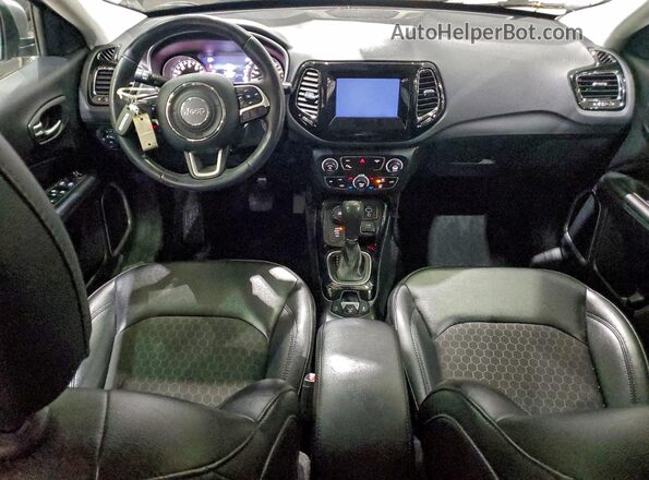 3C4NJDBB5LT109084 2020 JEEP COMPASS Silver Вид панелі приладів