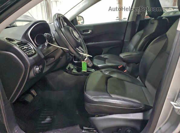 3C4NJDBB5LT109084 2020 JEEP COMPASS Silver Вид салону спереду